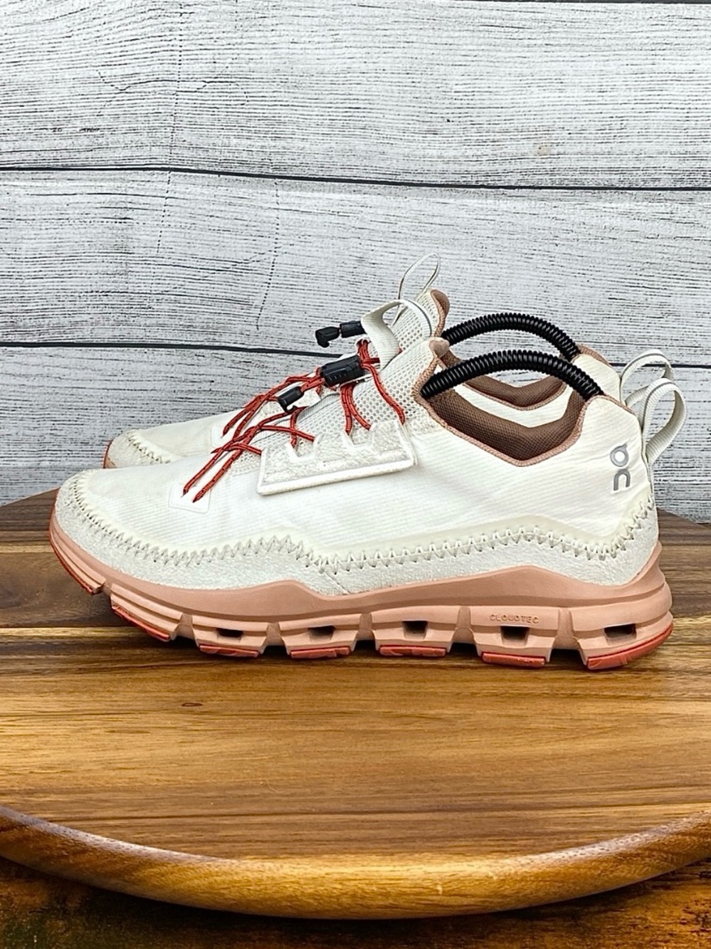 ON Running Cloudaway Ice Chili Trail Running Shoes Women’s Sneaker Size 9
